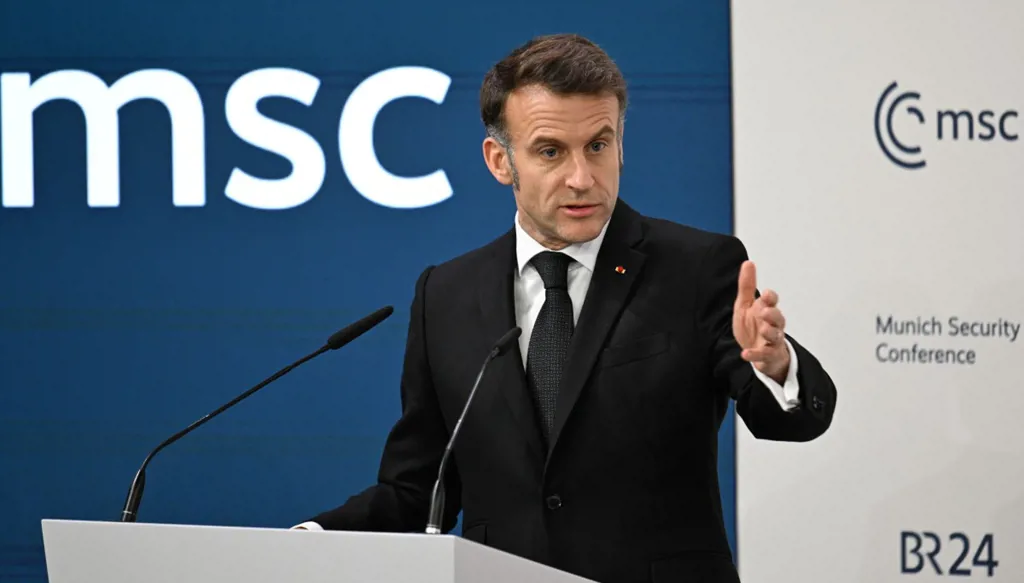 ماكرون يدعو العالم إلى التعامل مع أوروبا "كمثال" بدلاً من "انتقادها"