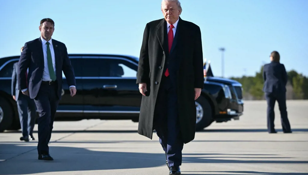 بالأصفاد والسلاسل... أميركا تُرحّل 9 أشخاص إلى الكاميرون رغم حماية المحكمة!