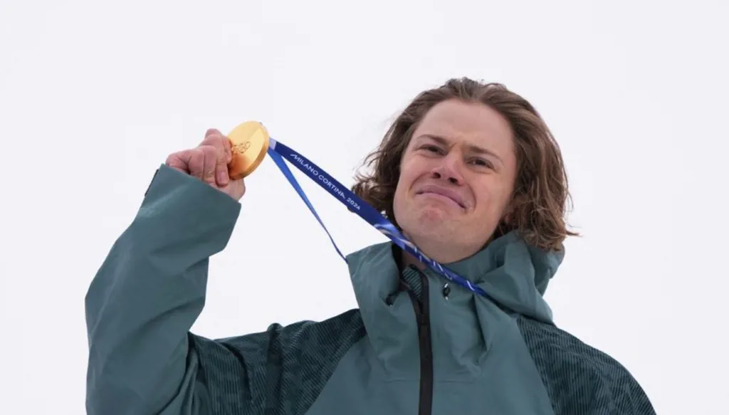 متزلّج ينهار باكياً في الأولمبياد الشّتوي... والسّبب حدث تاريخي! (صور)