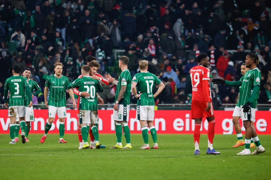 لاعبو فيردر بريمن. (أ ف ب)