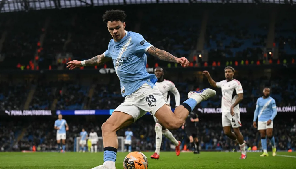 نيكو أورايلي "جوهرة" غوارديولا المتعدّدة المراكز