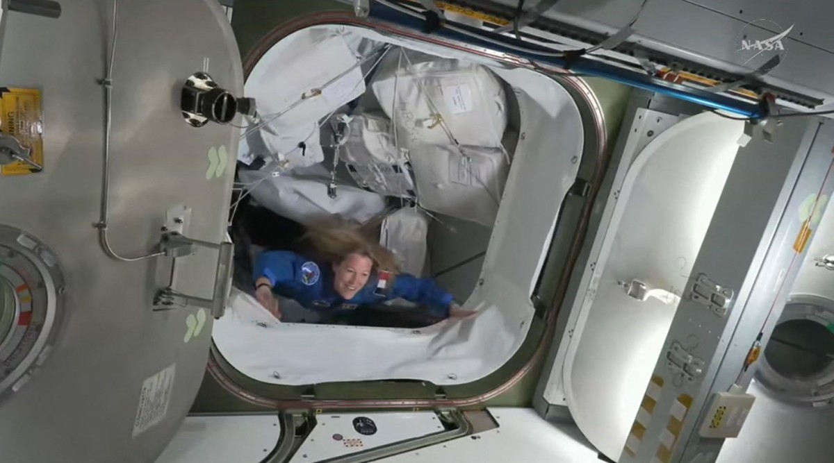 أحد رواد الفضاء (أ ف ب).