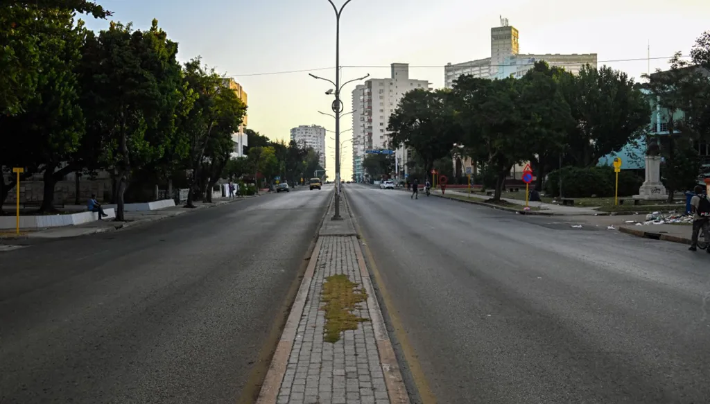 شواطئ خالية رغم جمالها... ضغوط ترامب تخنق السياحة في كوبا