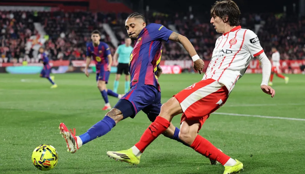 رافينيا يفتح النار على الأداء التحكيمي في إسبانيا