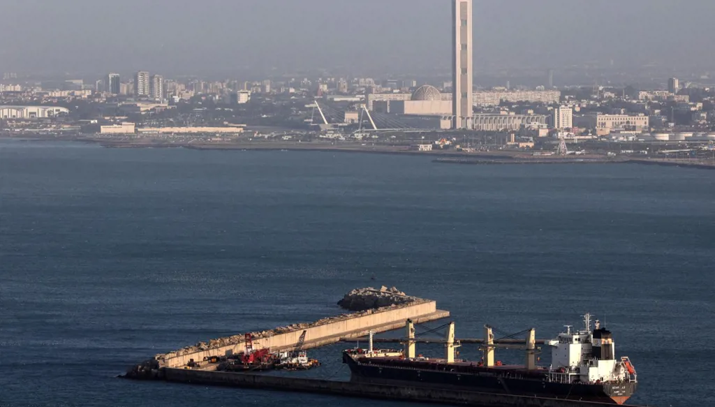 الجزائر بين مكاسب النفط ومخاطر الاعتماد.. هل تنقذها الحرب على إيران أم تؤجل الأزمة؟