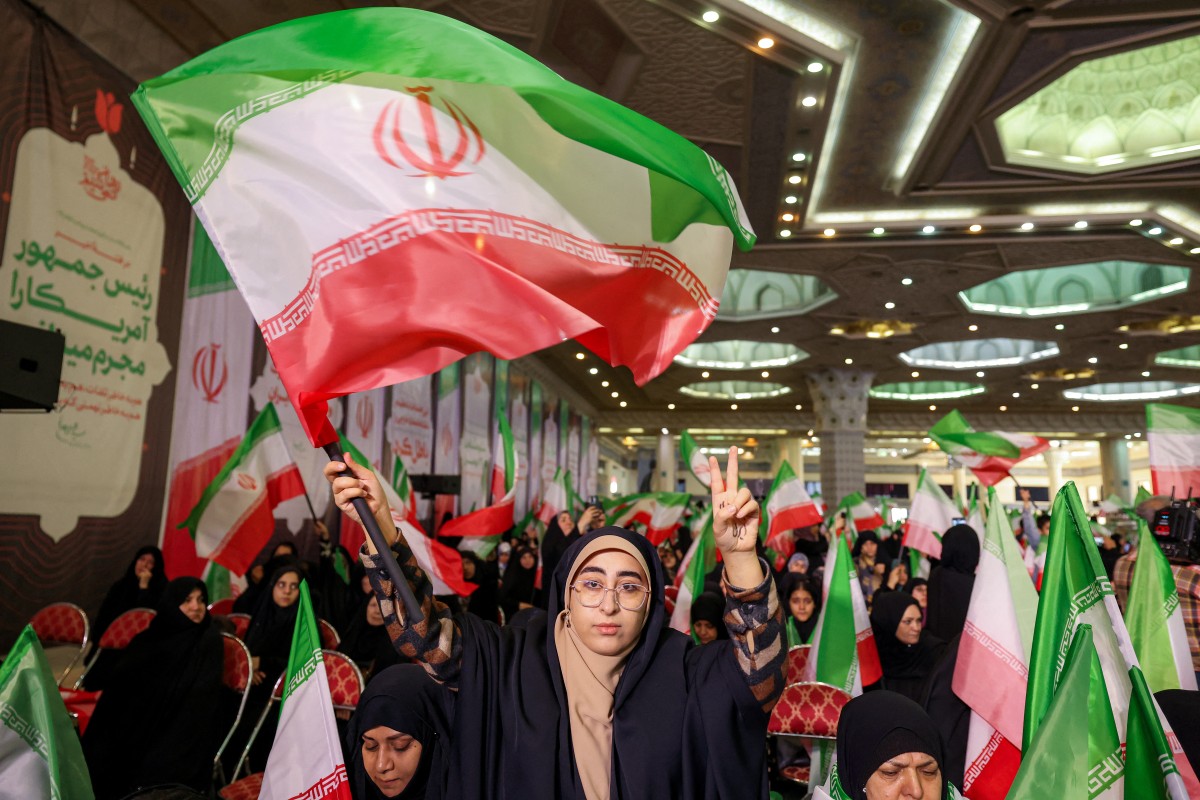 مناصرون للنظام الإيراني في طهران (أ ف ب).