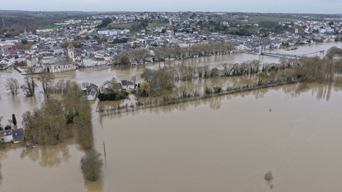 أمطار غزيرة في فرنسا. (أ ف ب)
