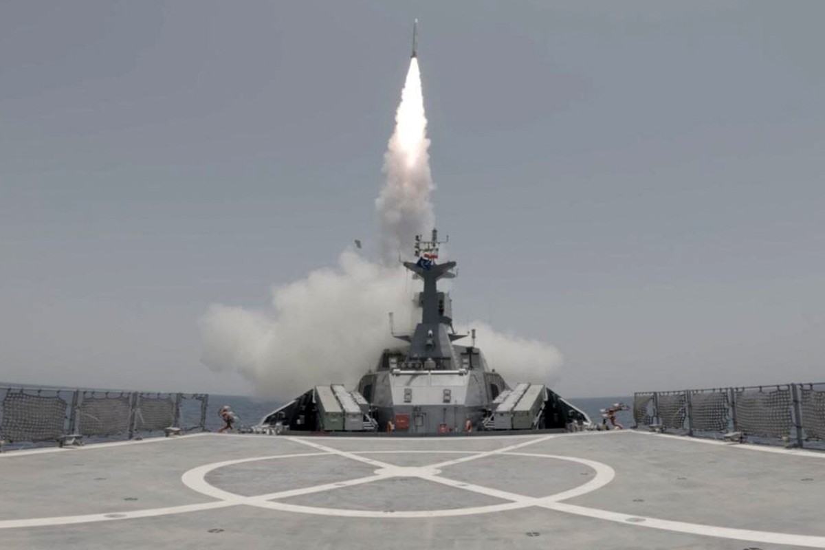 مناورات إيرانية في مضيق هرمز (أ ف ب).