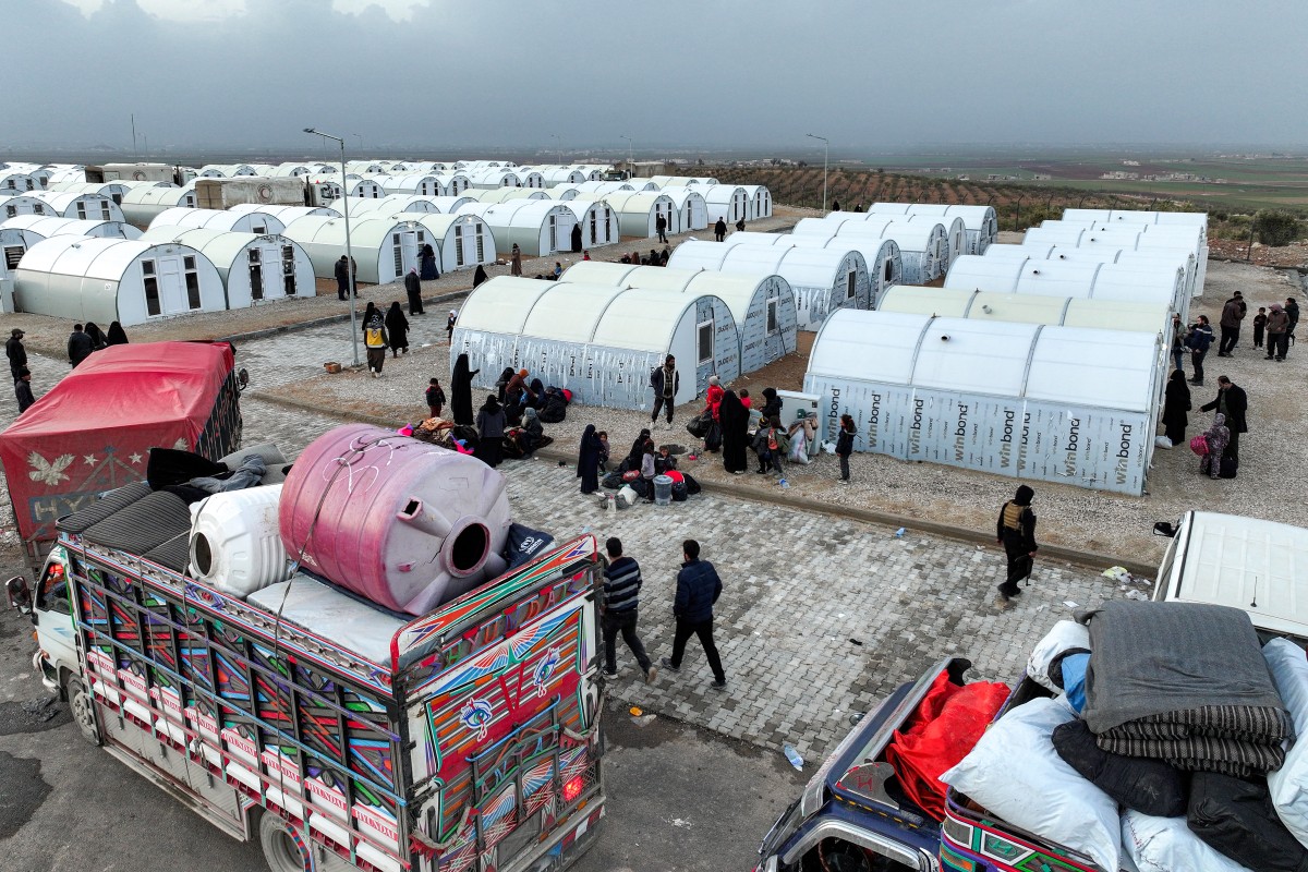 خيم مخصصة للقادمين من مخيم الهول، في مخيم أكبران بالقرب من أختارين، شمال محافظة حلب. (أ ف ب)