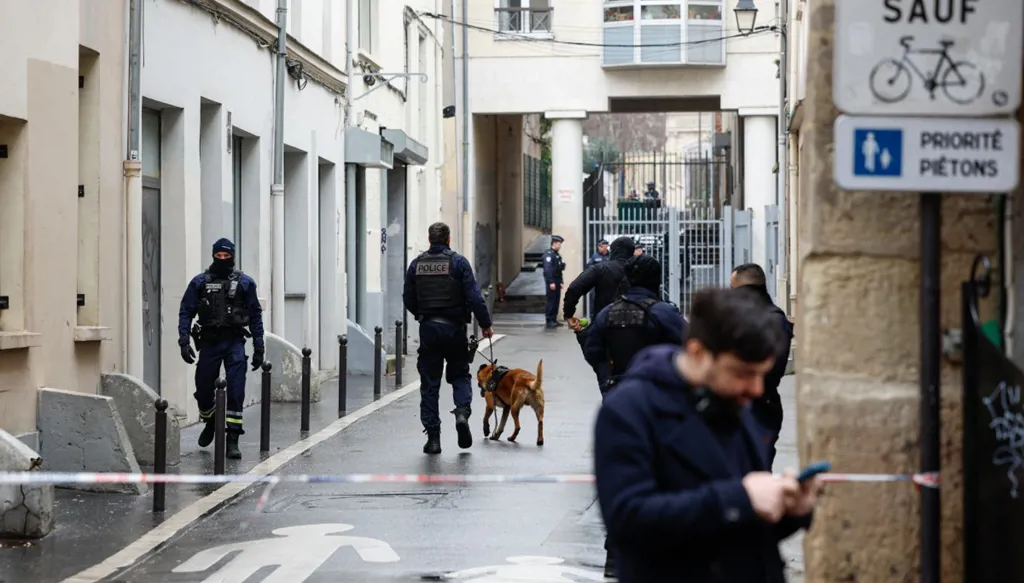 بعد "تهديد بوجود قنبلة"... حزب "فرنسا الأبية" اليساري يُخلي مقرّه في باريس