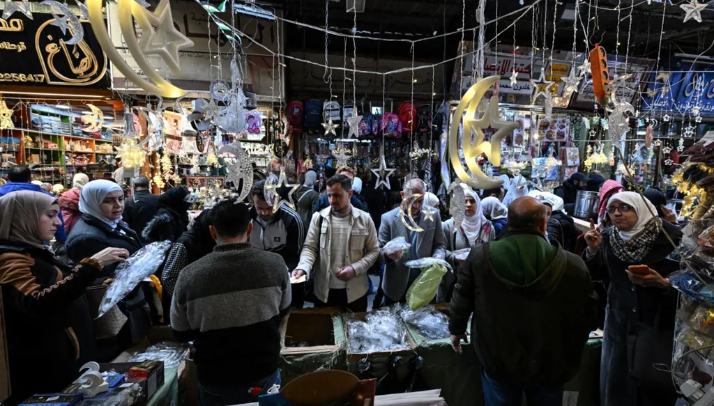 المرسوم رقم 39 يُثير التساؤلات: هل للعفو العام أساس دستوري في سوريا؟