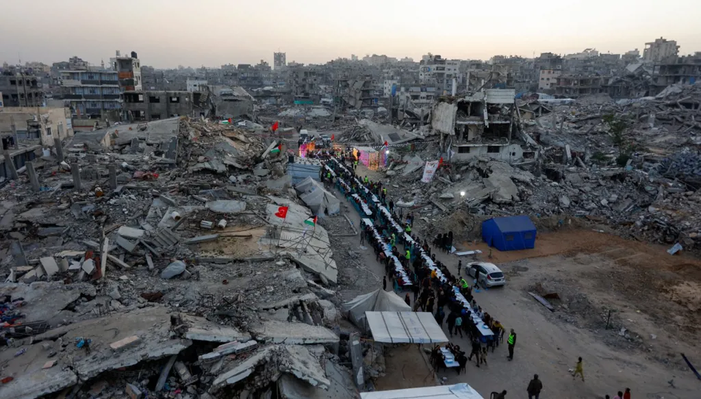 الغارديان: إدارة ترامب تخطط لإنشاء قاعدة عسكرية تتسع لـ5 آلاف جندي في غزة