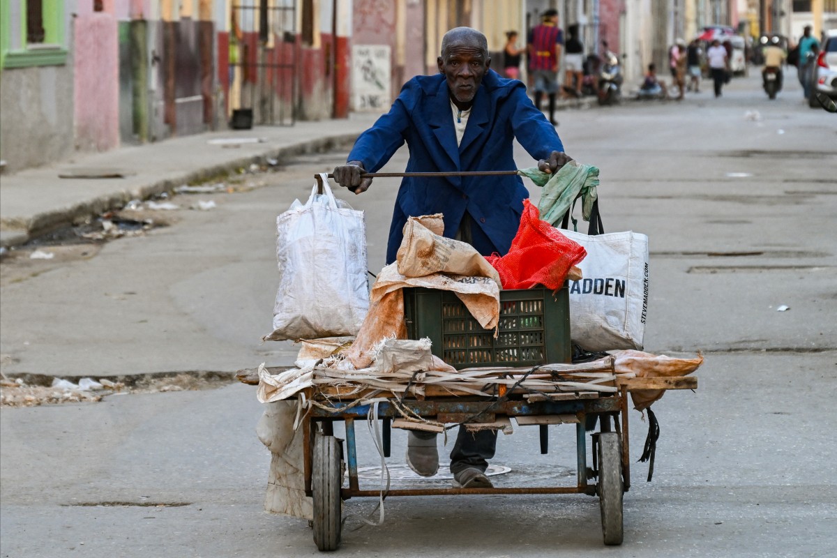 مواطن في كوبا. (أ ف ب)
