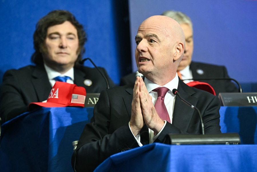 إنفانتينو. (أ ف ب)