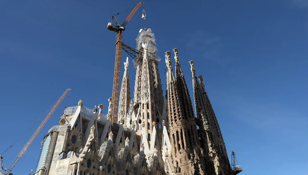 ساغرادا فاميليا تنتزع الرقم القياسي لأعلى كاتدرائية بارتفاع 172,5 متراً