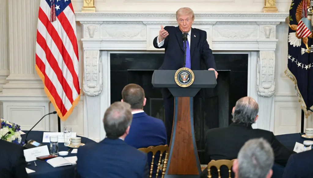 الرئيس الأميركي: أدرس توجيه ضربة عسكرية محدودة لإيران