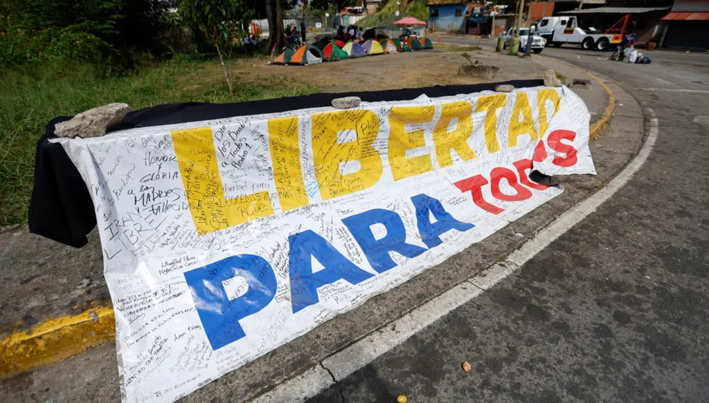 القضاء الفنزويلي يصدر عفواً عن 379 سجيناً سياسياً