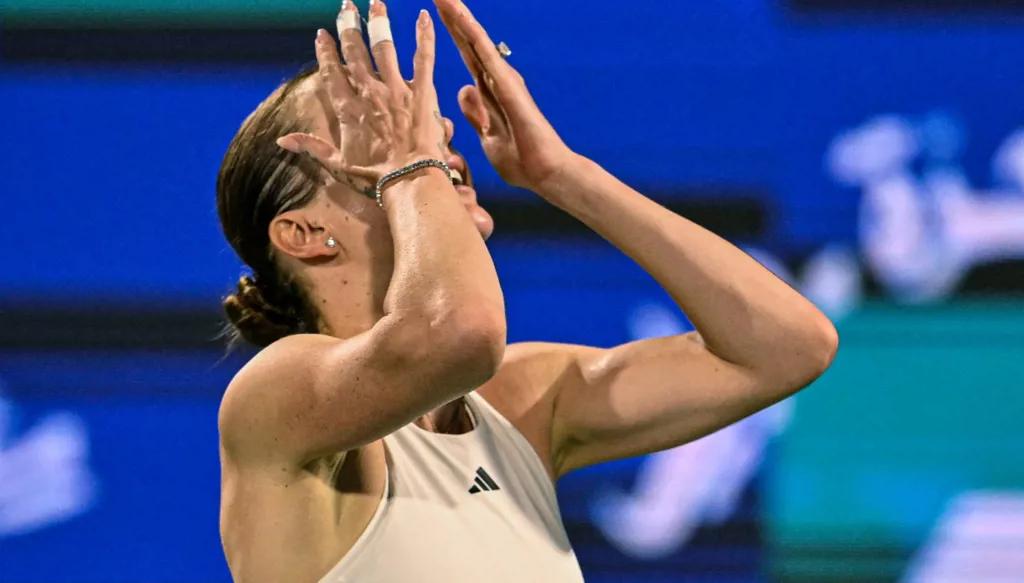 سفيتولينا تطيح بغوف بعد مباراة ماراثونية وتلتقي بيغولا في نهائي دبي