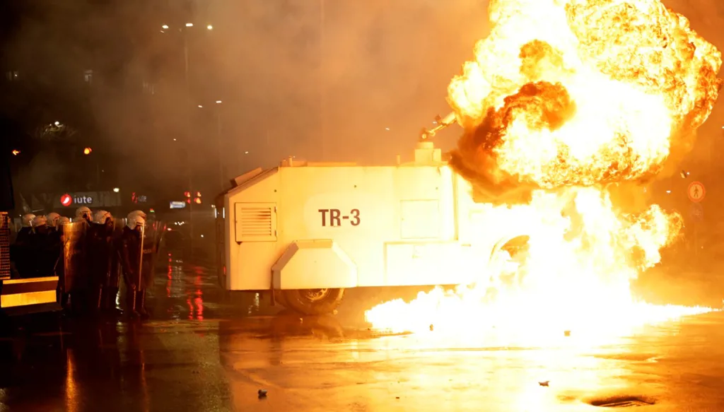 مواجهات بين متظاهرين والشرطة الألبانية في احتجاجات ضد الفساد (صور)