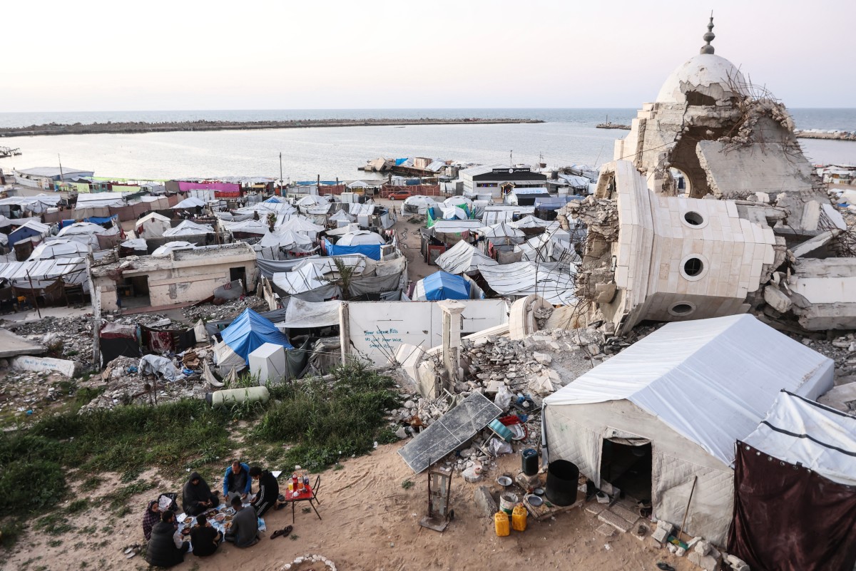 خيام في غزة. (أ ف ب)