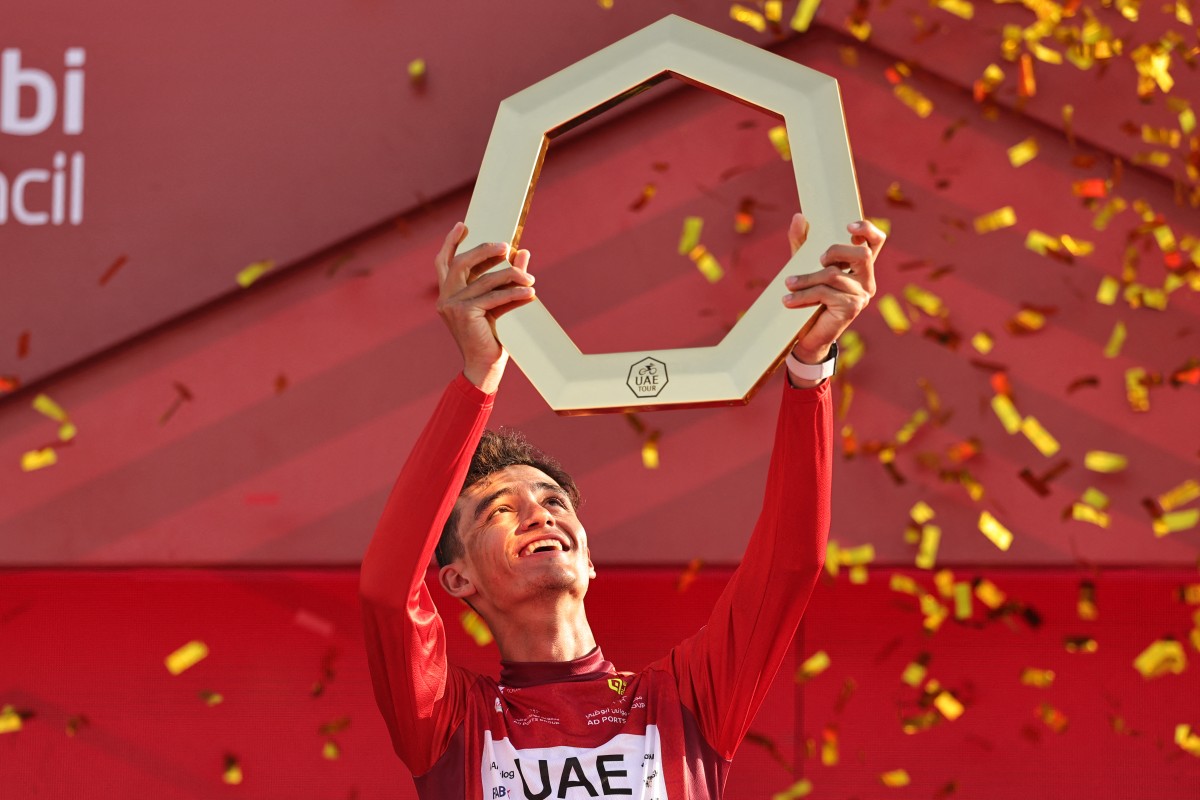 إسحاق دل تورو يحتفل باللقب. (أ ف ب)