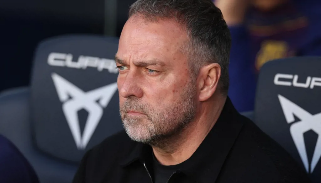 مأزق هانسي فليك التكتيكي... تألق هجومي وهشاشة دفاعية