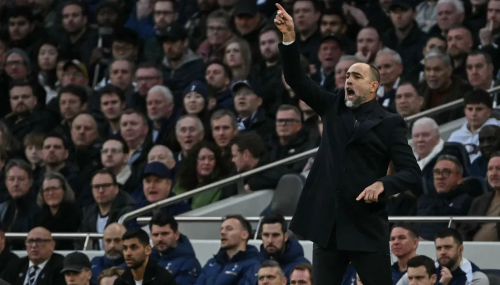 إيغور تودور يطمئن جماهير توتنهام: لا يزال هناك وقت لتجنب الهبوط