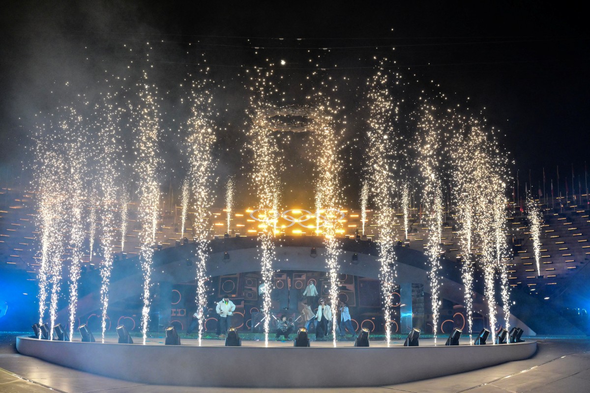 من الحفل الختامي. (أ ف ب)