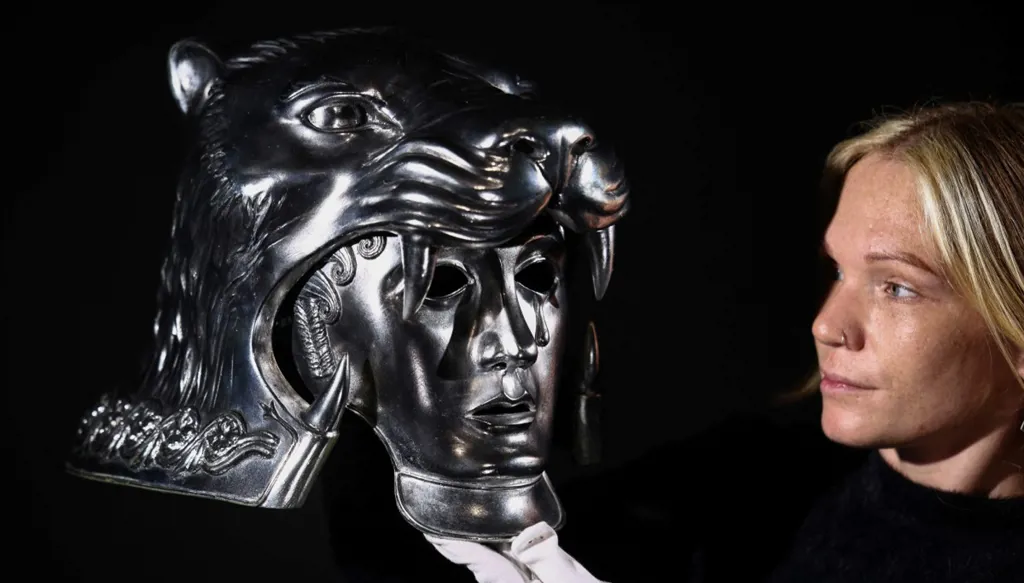 قطع من "ستار وورز" و"ترمينايتر" و"جووز" في مزاد بكاليفورنيا