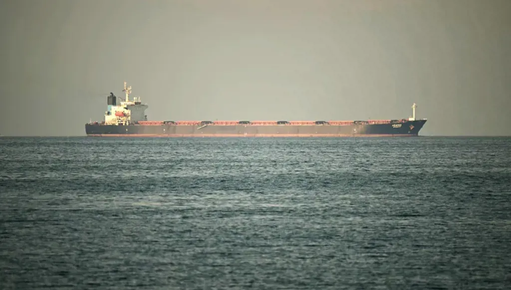 ناقلة محملة بالغاز الطبيعي المسال تخرج من الخليج لأول مرة منذ إغلاق هرمز