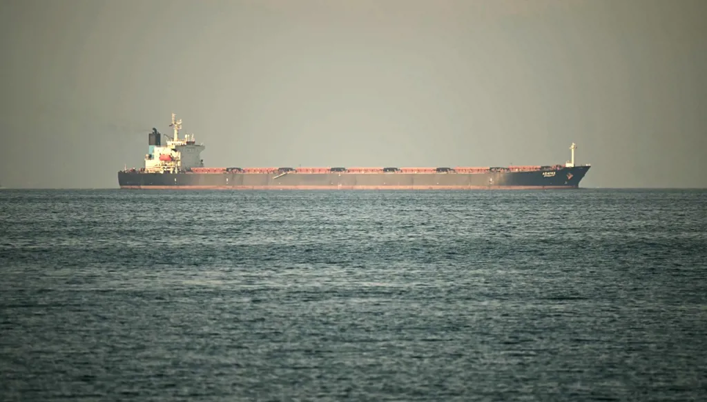 أهم شريان لتصدير النفط في العالم... ماذا تعرف عن مضيق هرمز؟