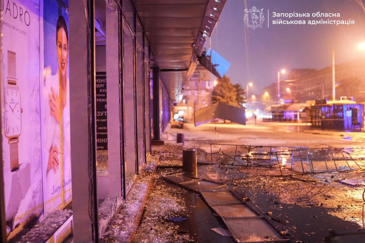 دمار في زابوريزهيا بعد هجوم روسي ضمن الغزو الروسي لأوكرانيا. (أ ف ب)