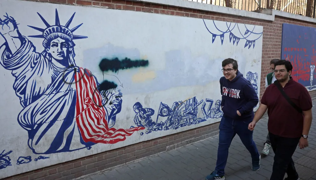 تعليق المفاوضات النووية في جنيف "موقّتاً"... وزير خارجية عُمان: تبادلنا أفكاراً "مبتكرة وإيجابية"