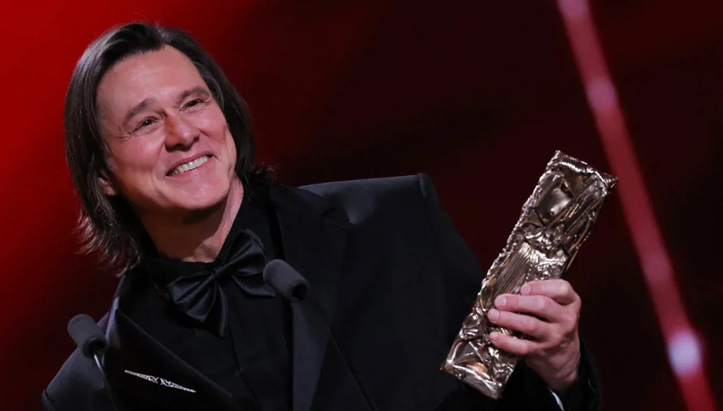 فرنسا تكرّم جيم كاري بـ"سيزار الشرف"... "أحبكم من أعماق قلبي" (فيديو)