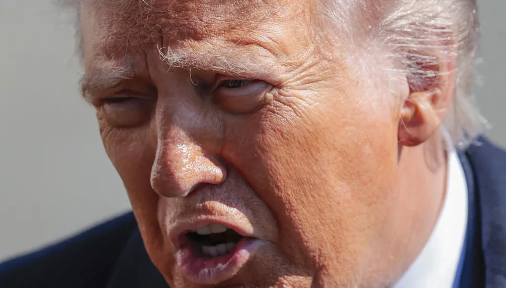 "بدأنا عملية كبيرة"... ترامب مهدّداً إيران: ألقوا السلاح وإلا قضينا عليكم