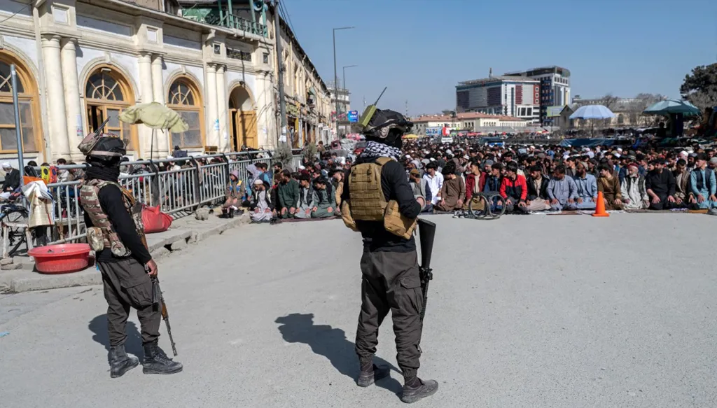 الأفغان يخشون زيادة التصعيد بعد غارات جوية باكستانية على كابول
