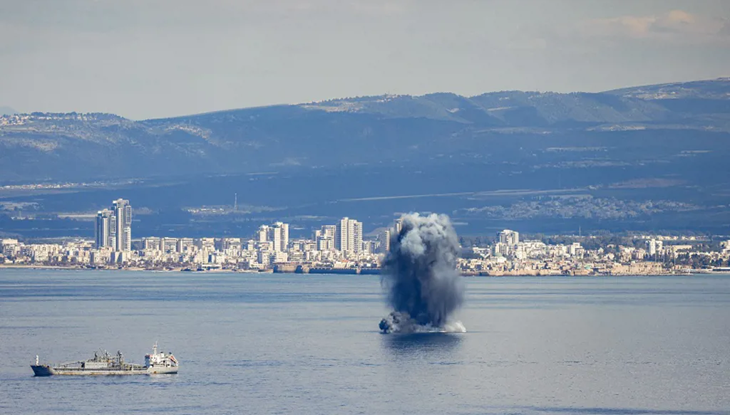 واشنطن تعترض صواريخ إيرانية... رد طهران السريع يضع أنظمة الدفاع الأميركية بالمنطقة "تحت الاختبار"