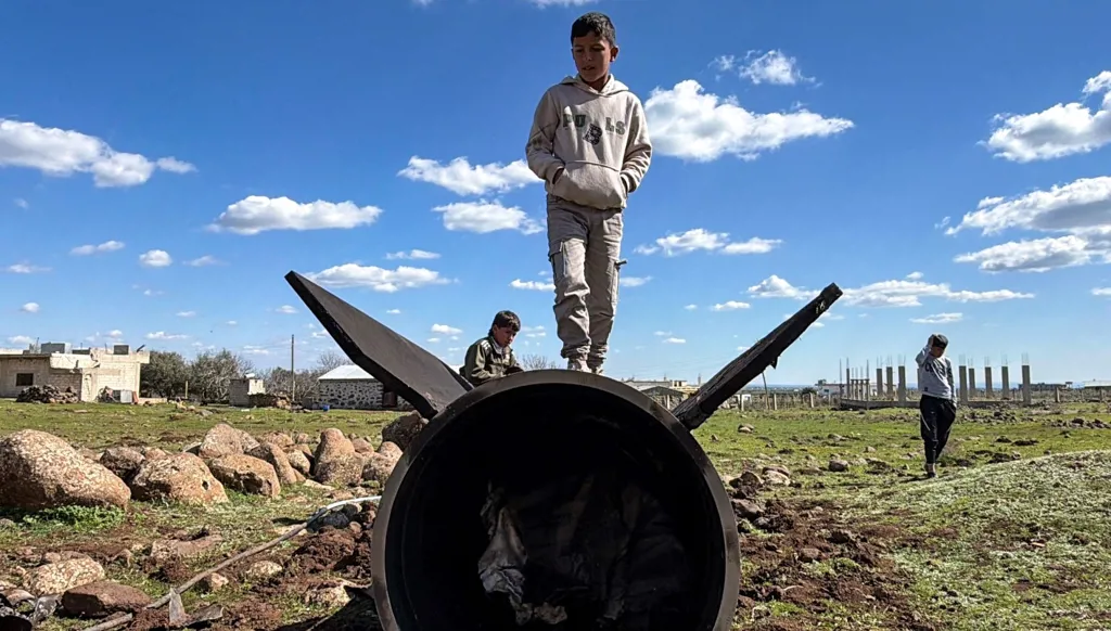 تقارير إسرائيليّة عن قوات سوريّة قرب الحدود... وسوريا تنشر الحواجز لمنع الاستفزازات