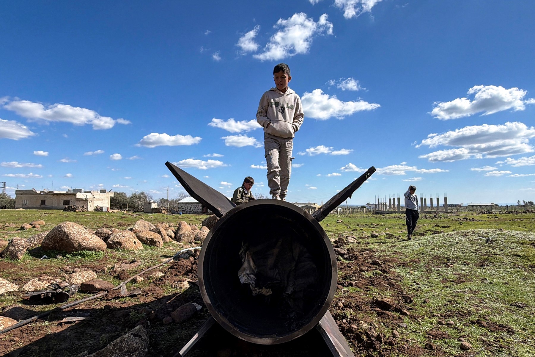 صاروخ سقط في سوريا (أ ف ب).