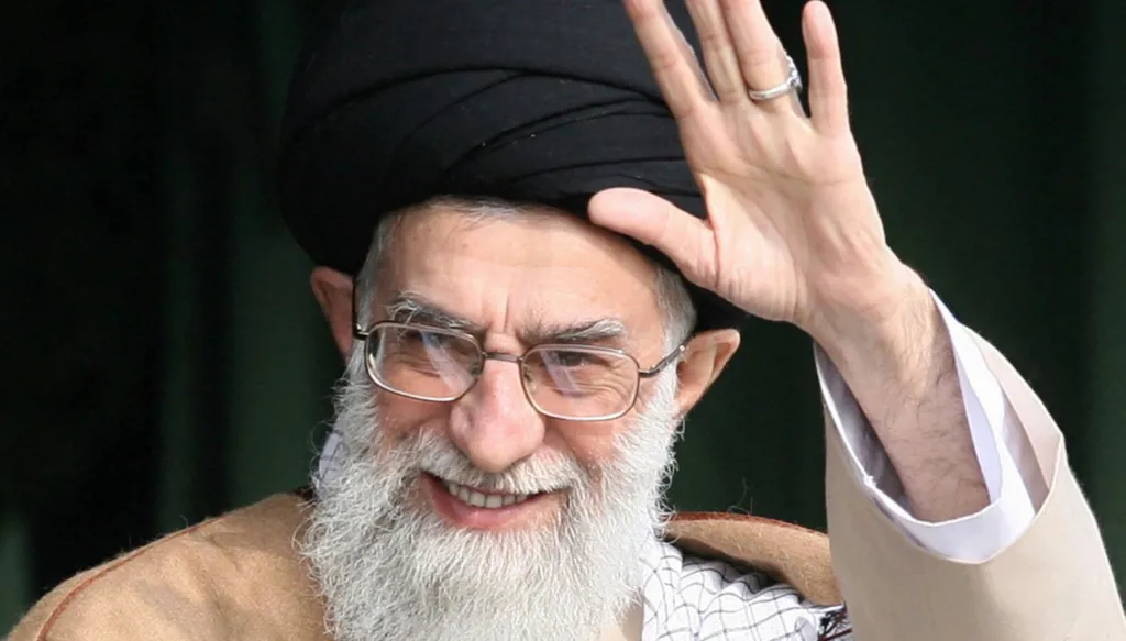 التلفزيون الإيراني يؤكّد رسمياً مقتل خامنئي