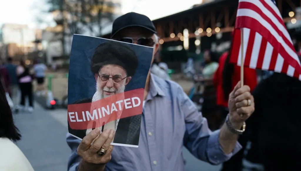 الحرب في السّجال الداخلي الأميركي: منافسة انتخابيّة وعراك بين جيران الحيّ