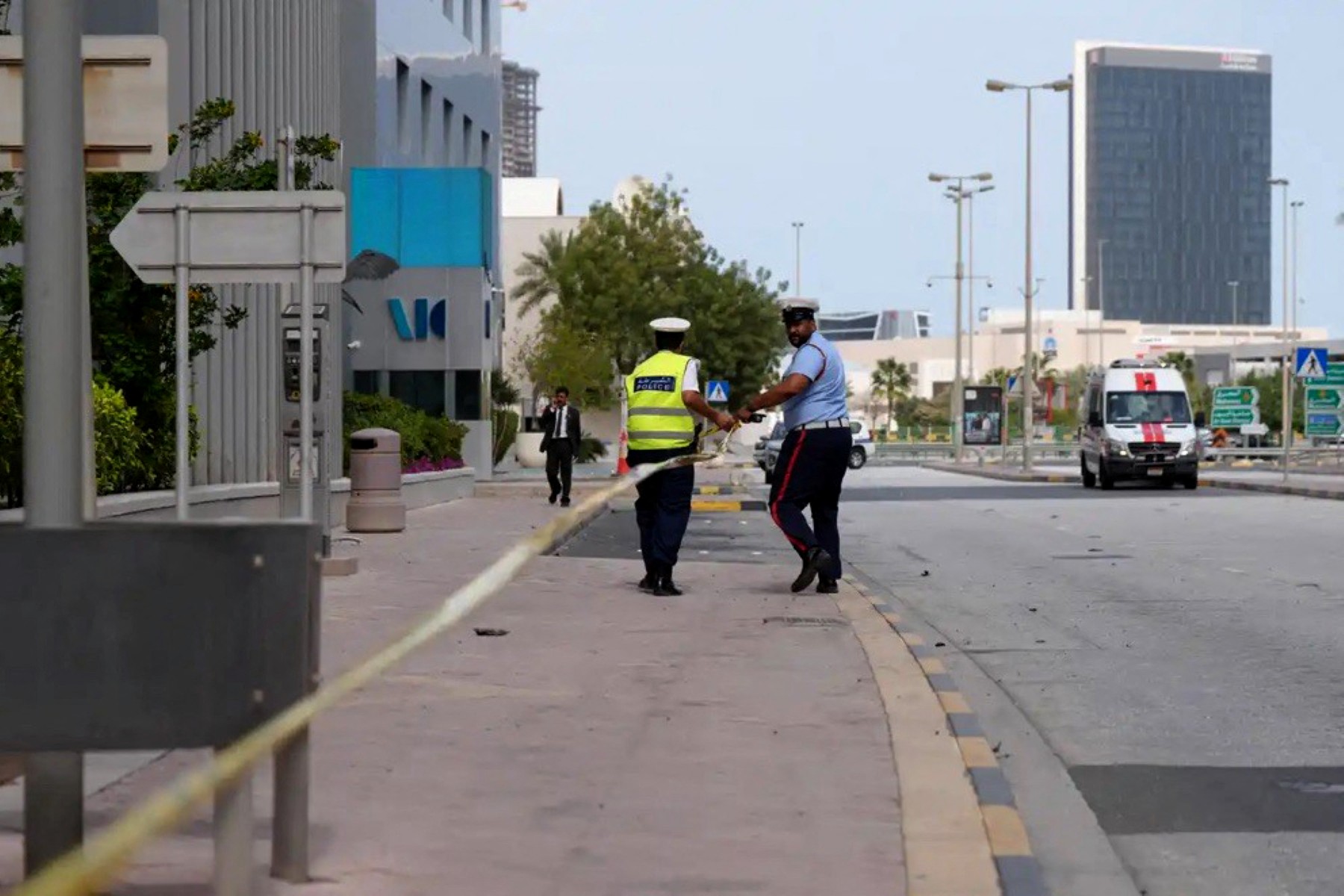 هجوم إيراني على البحرين (أ ف ب).