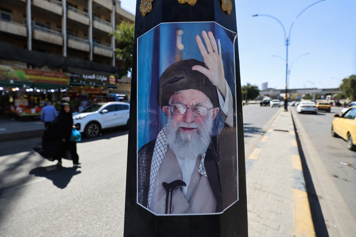 صورة خامنئي. (أ ف ب)