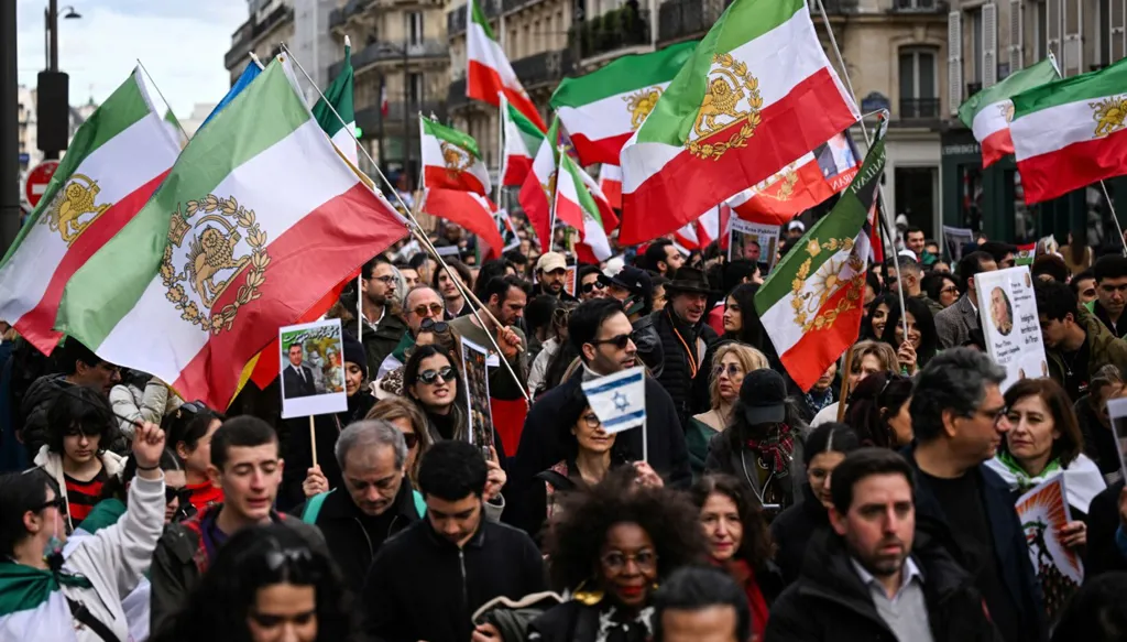 إسرائيل تراهن على المعارضة الإيرانية لإسقاط النظام