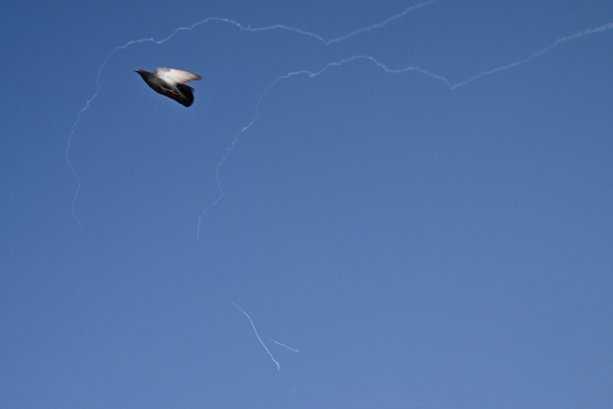 اعتراض صواريخ في سماء الإمارات. (أ ف ب)