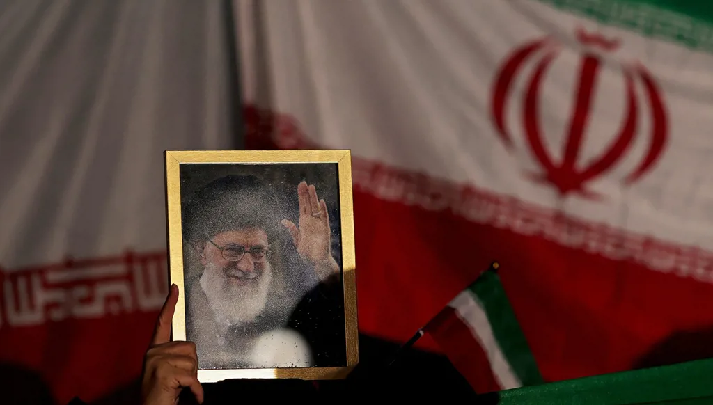 7 كتب لفهم إيران... خارطة النفوذ والصراع