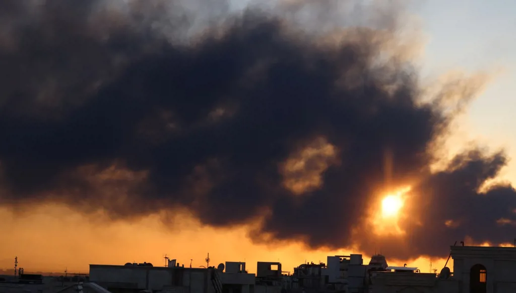 إسرائيل تعلن شن "موجة هجمات واسعة" ضد إيران