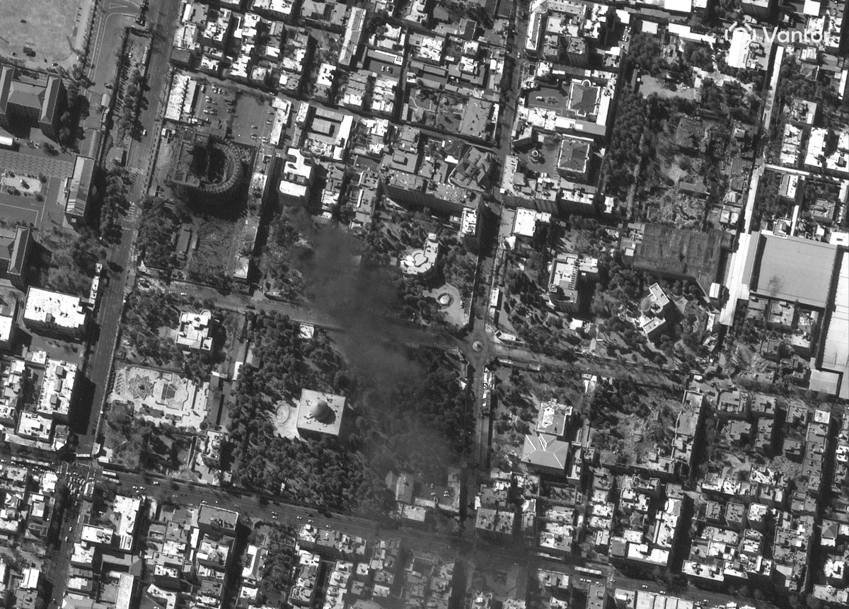 قصف على طهران. (أ ف ب)