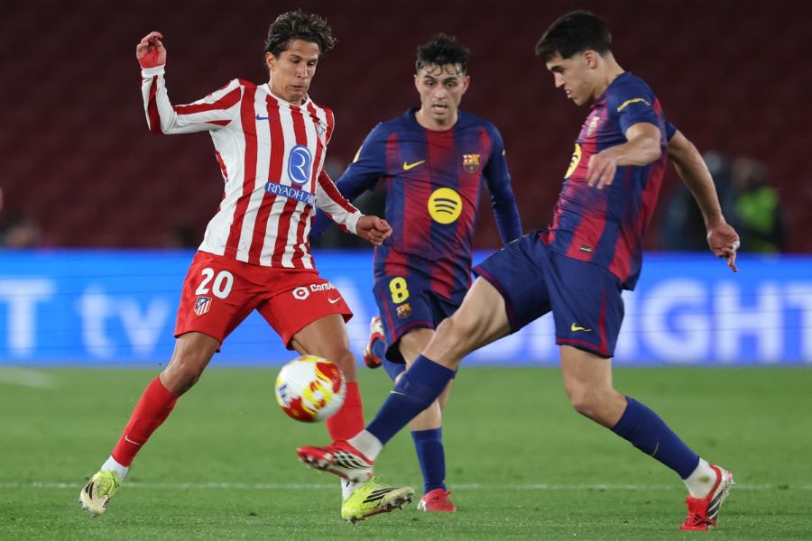 برشلونة ضد أتلتيكو مدريد. (أ ف ب)