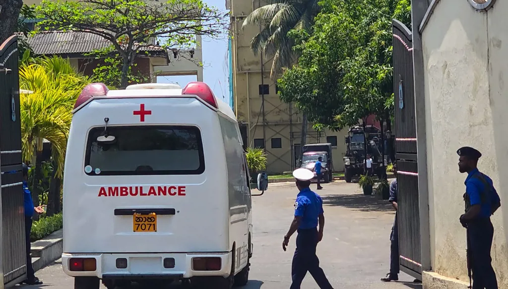 بحرية سري لانكا تعلن انتشال "عدد من الجثث" بعد غرق فرقاطة إيرانية